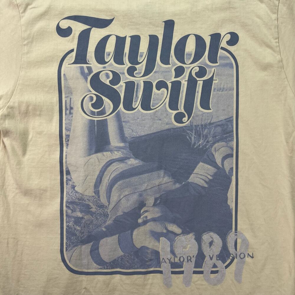 Taylor Swift 1989 Taylor's Version Stay Tee M Official Merch Yellow Graphic Top - Picture 5 of 16